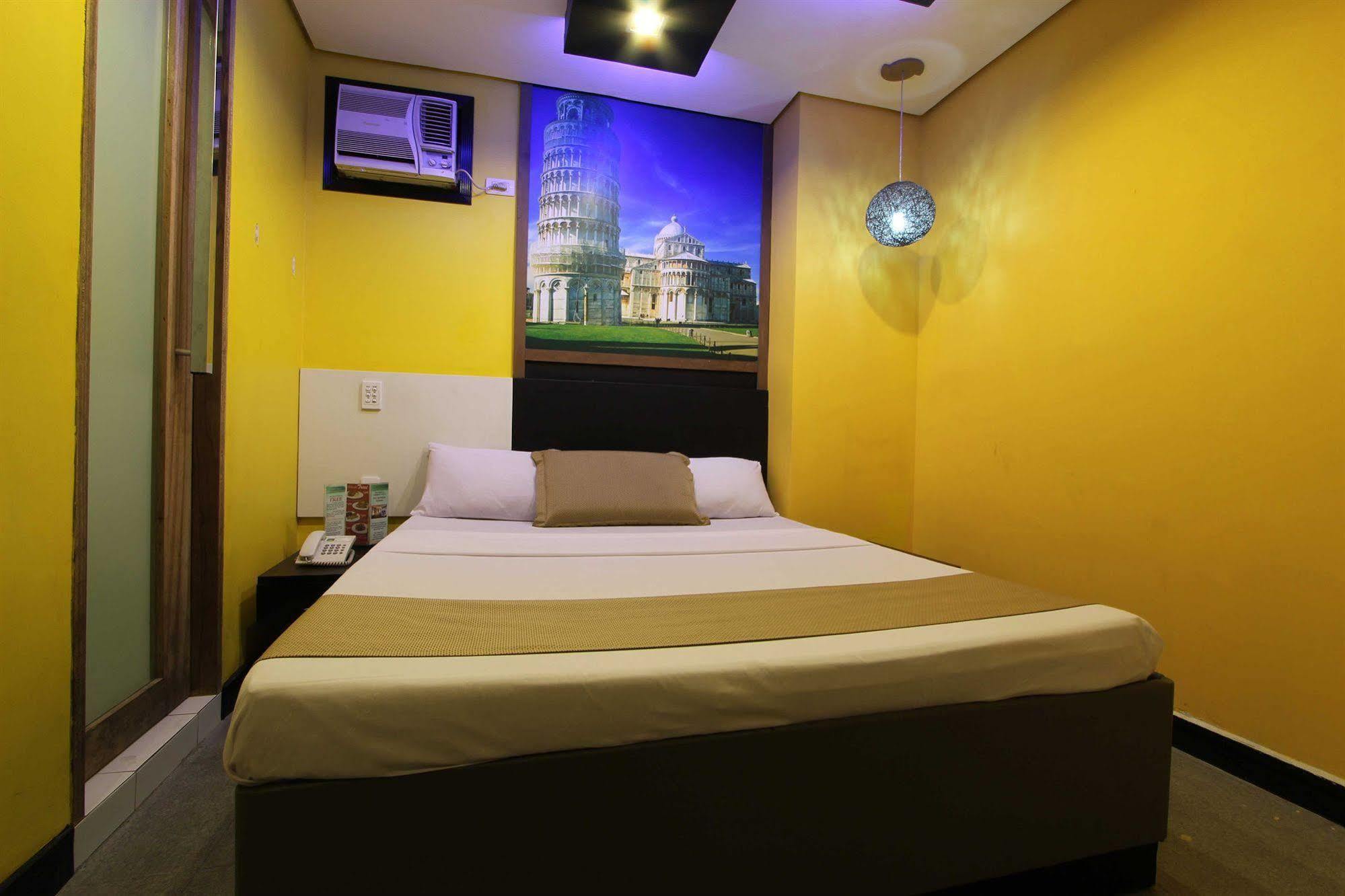 Hotel Dreamworld Araneta Cubao Exterior foto